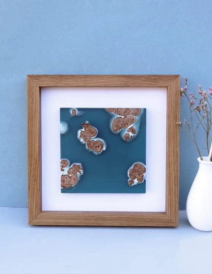 Tableau 25cm résine epoxy effet iles dans océan cadre en chêne